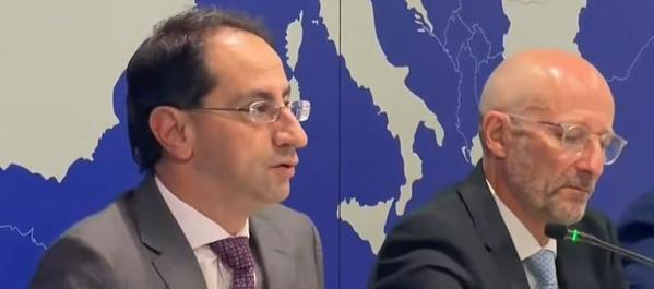 El vicepresidente electo José Manuel Restrepo y embajador de la Unión Europea en Colombia, François Roudié.