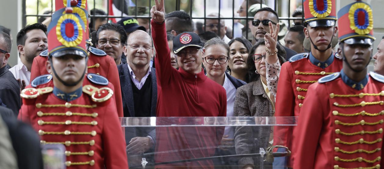 Momento de la llegada de la espada a la Casa Museo Quinta de Bolívar.