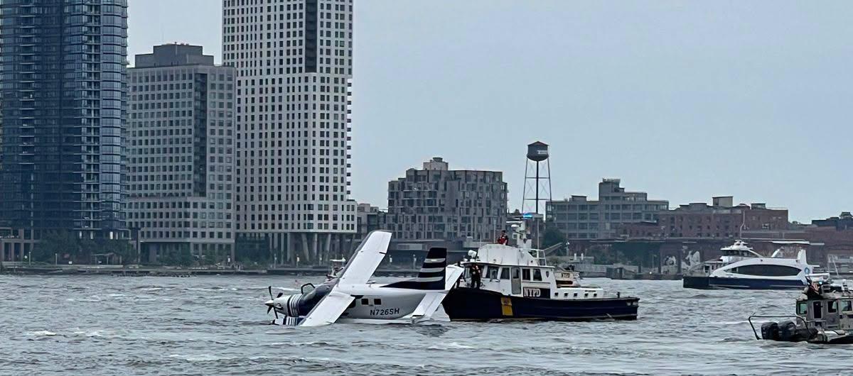 Hidroavión en el East River.