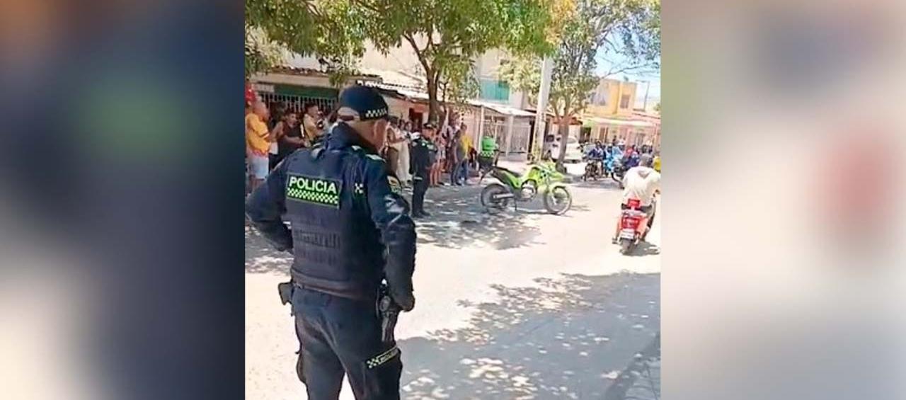 La Policía acordonó el área donde se presentó el intercambio de disparos. 