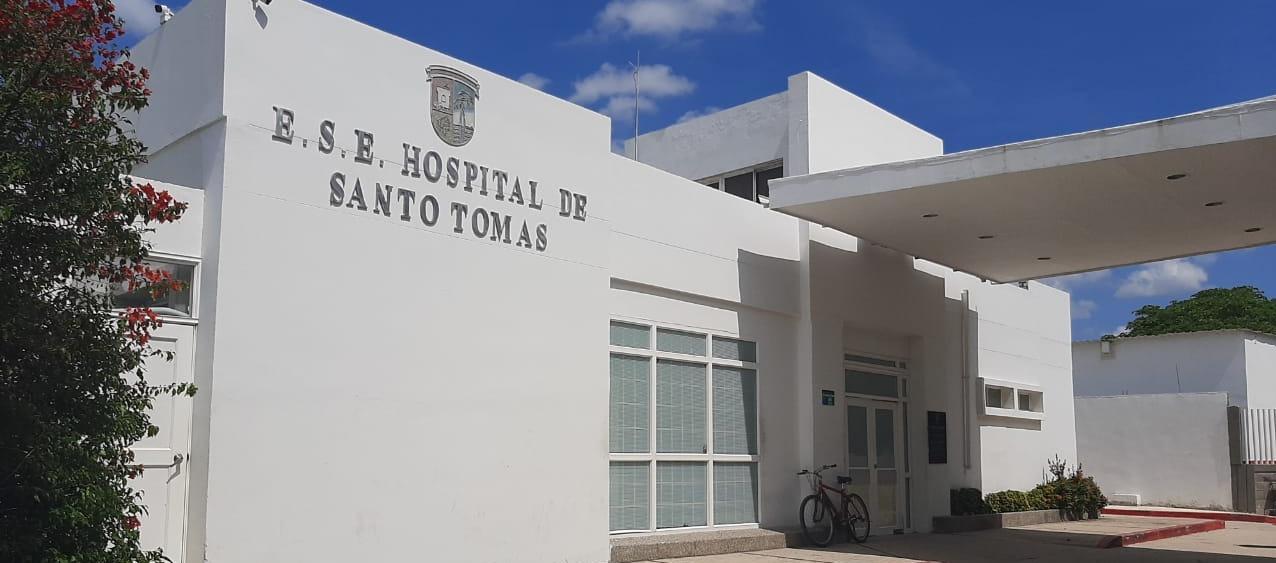 El tendero resultó herido y fue llevado al hospital del municipio de Santo Tomás.