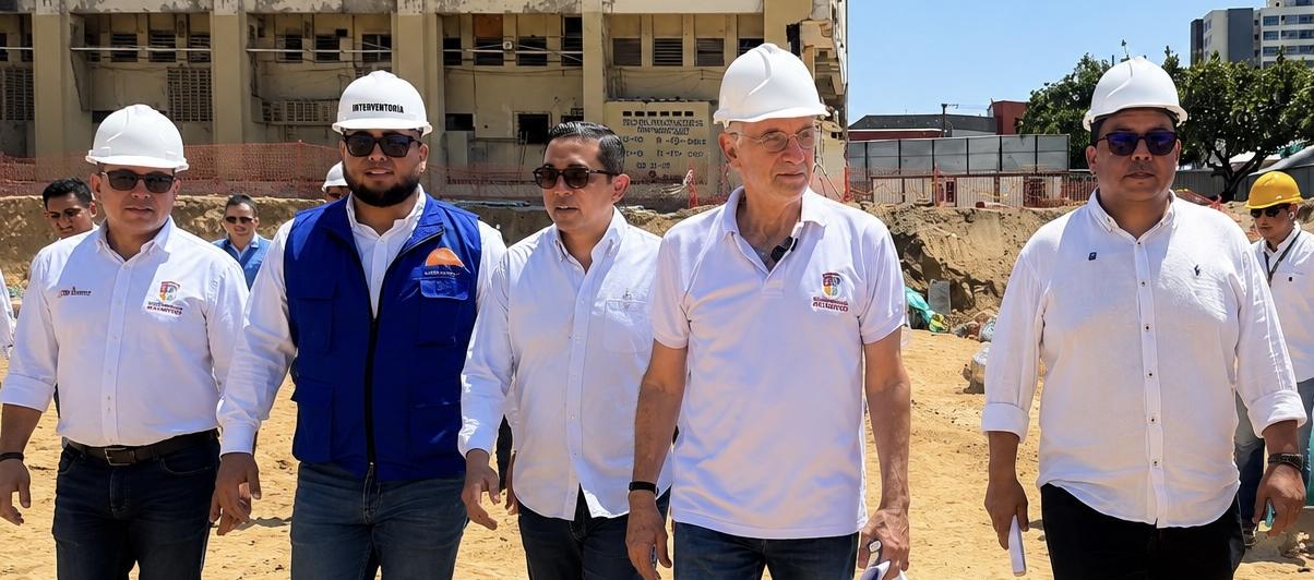 El gobernador del Atlántico, Eduardo Verano, visitando las obras.