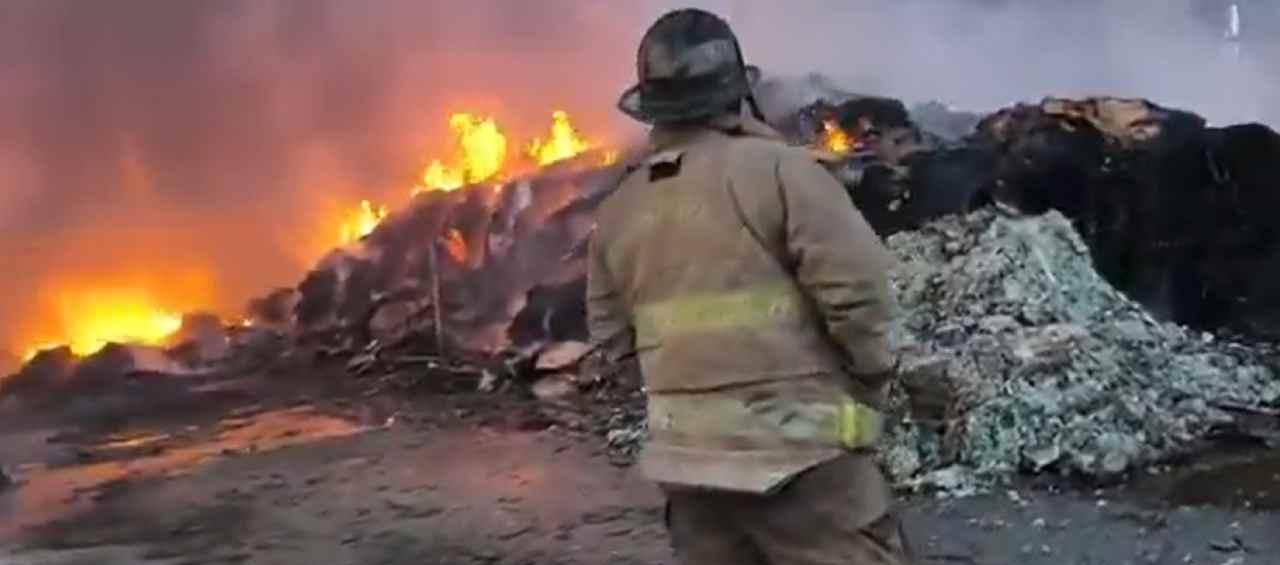 Incendio en fábrica de colchones.