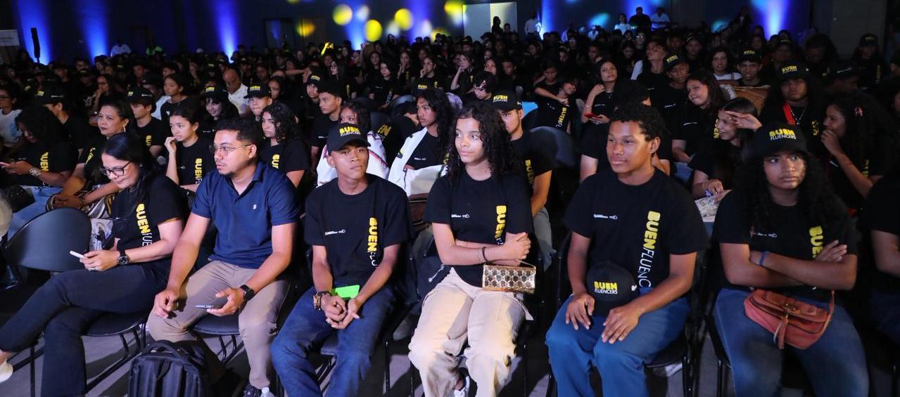 Jóvenes impactados con el programa 'Buenfluencers' del Distrito.