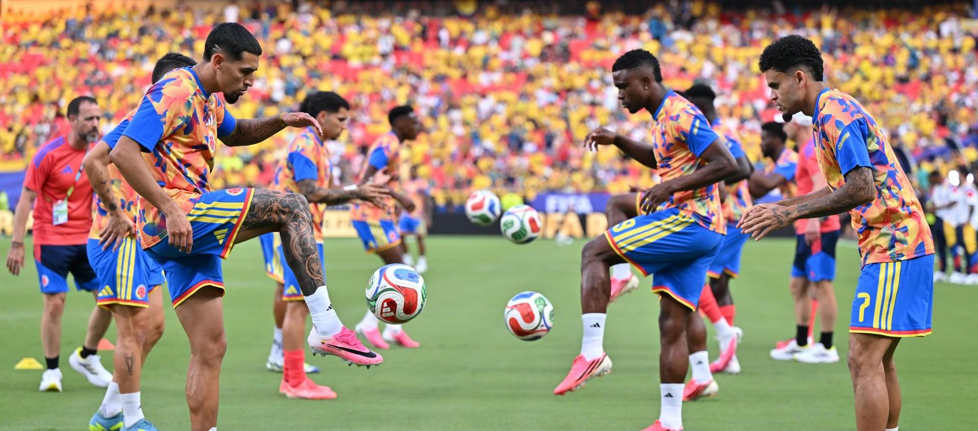 Jugadores de Colombia en el calentamiento