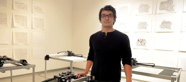 El artista colombiano, Paolo Almario.