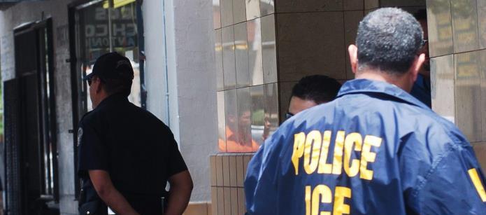 Según la versión del Gobierno, el hombre intentó huir y embistió un vehículo oficial 