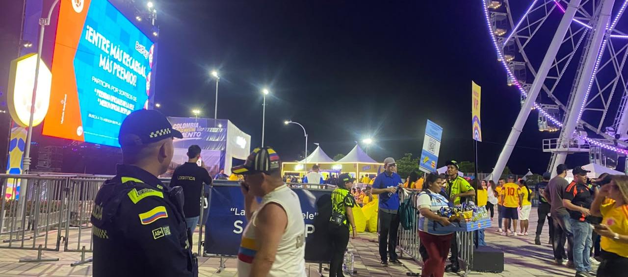 Policía en un fan zone.