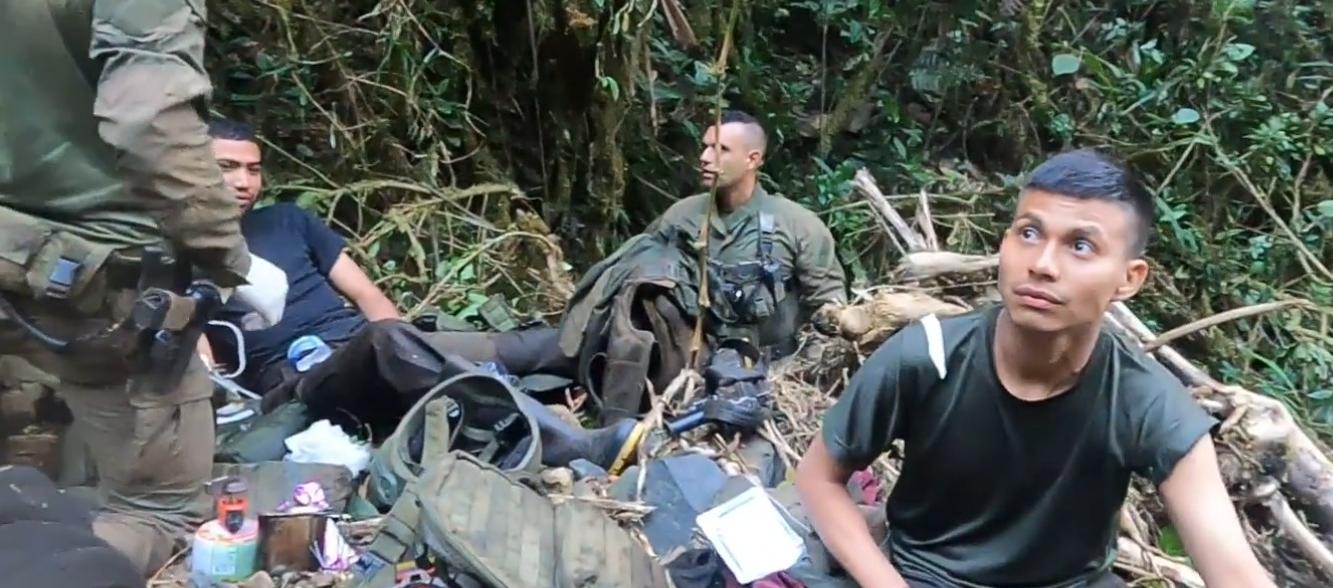 Policías fueron hallados con vida en una zona de difícil acceso.