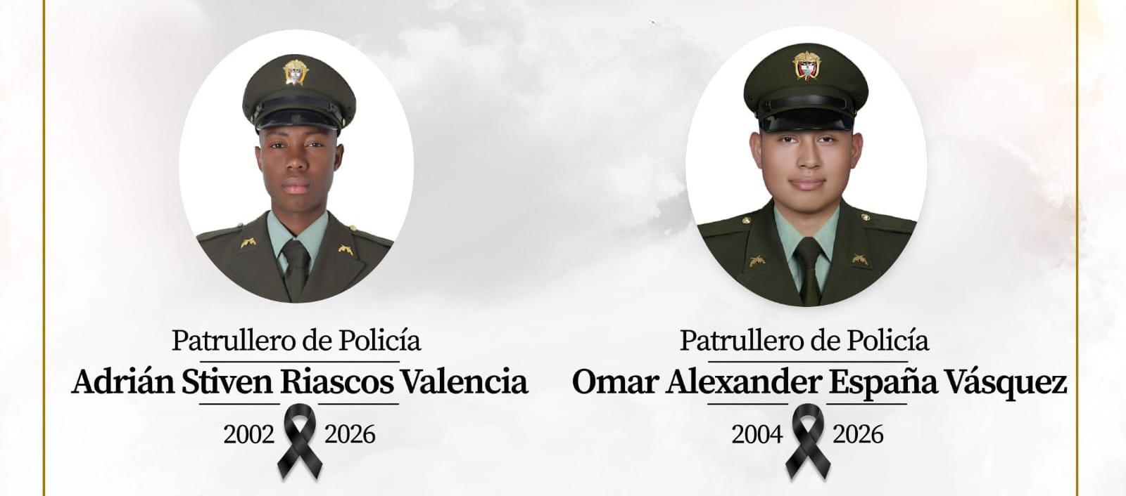 Adrián Stiven Riascos Valencia y Omar Alexander España Vásquez, los dos policías fallecidos. 