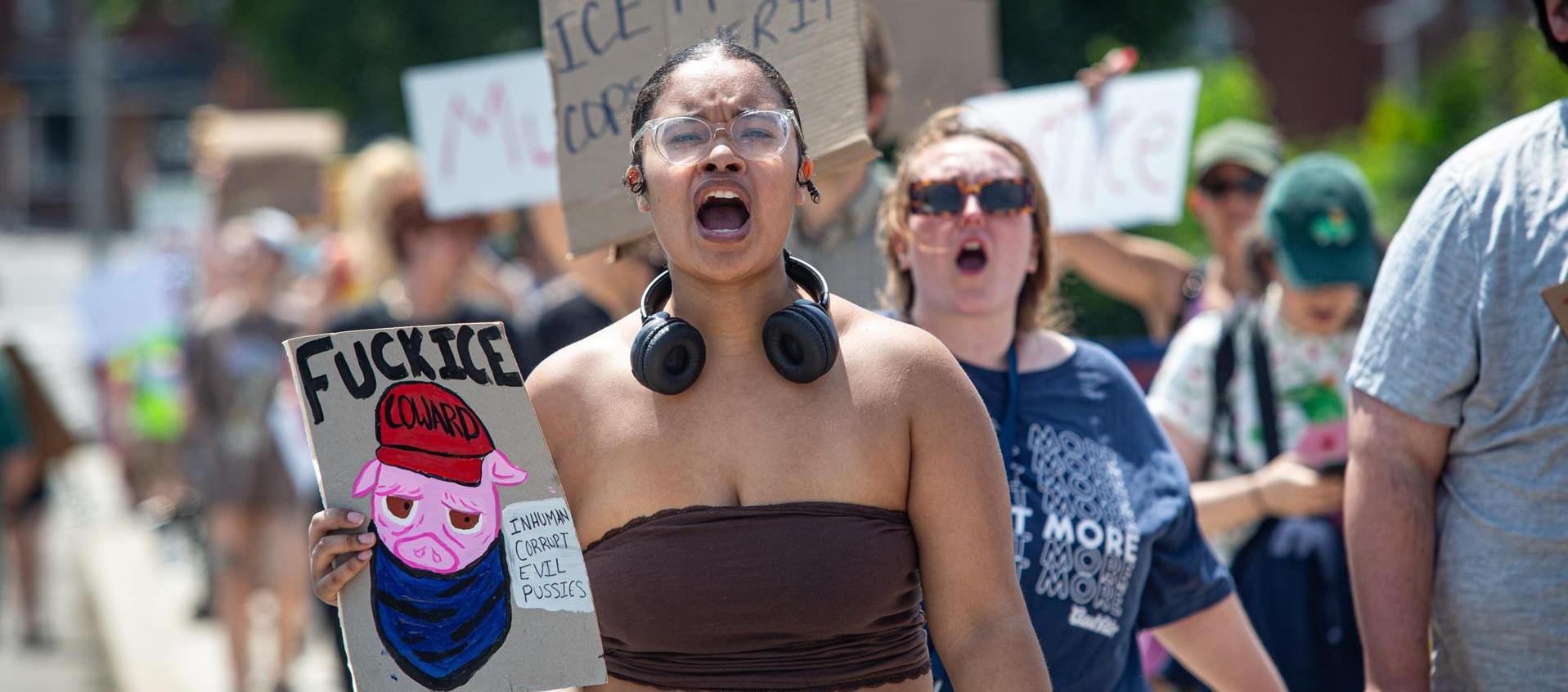 Manifestantes en contra de ICE. 