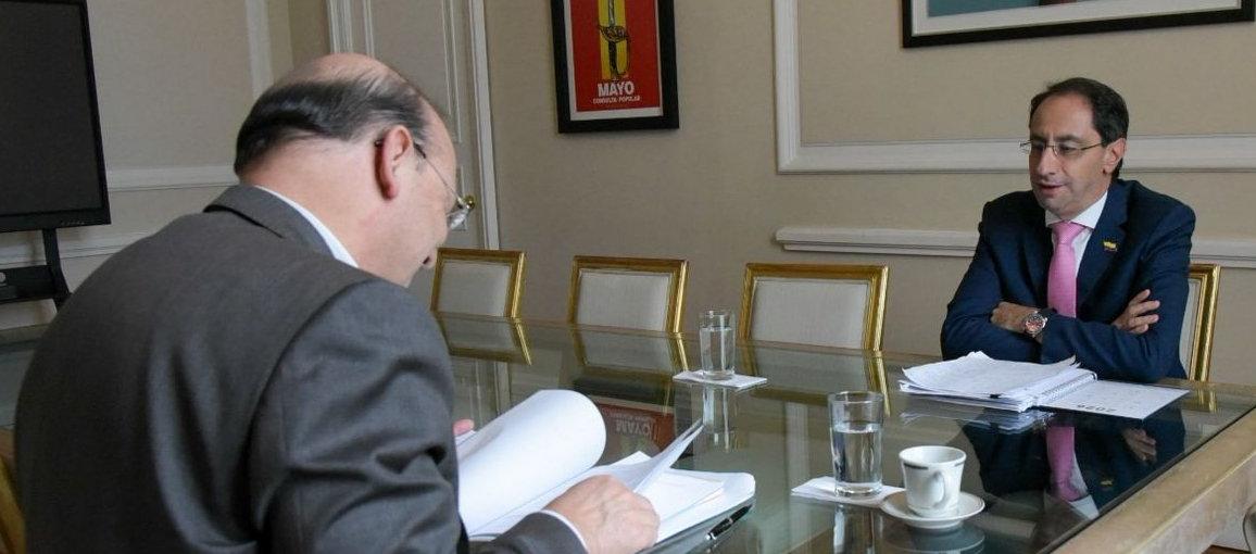 Reunión entre el ministro de Hacienda, Germán Ávila, y el vicepresidente electo José Manuel Restrepo.