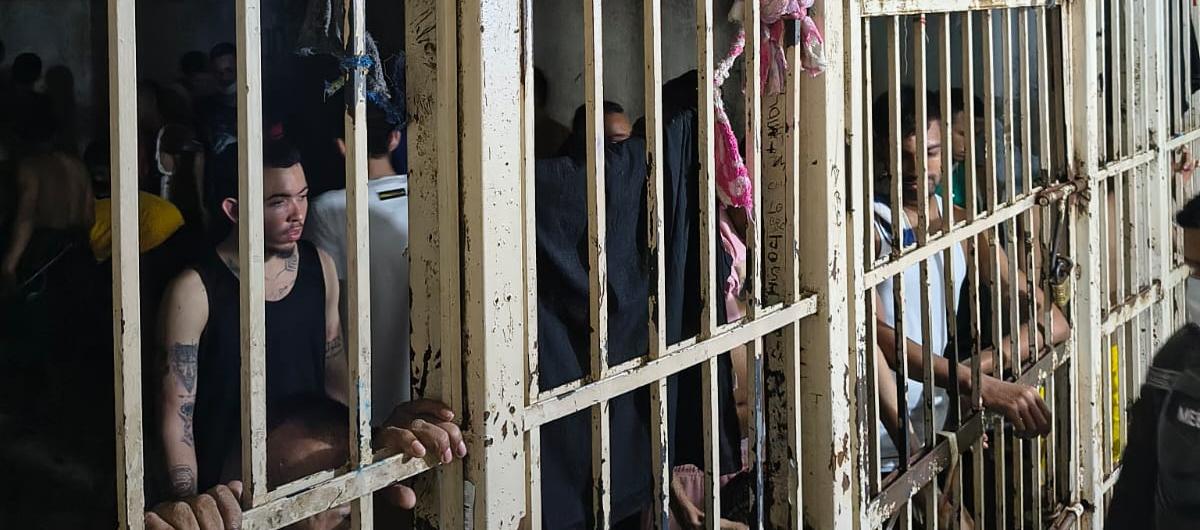 Detenidos al interior de la UCJ. 