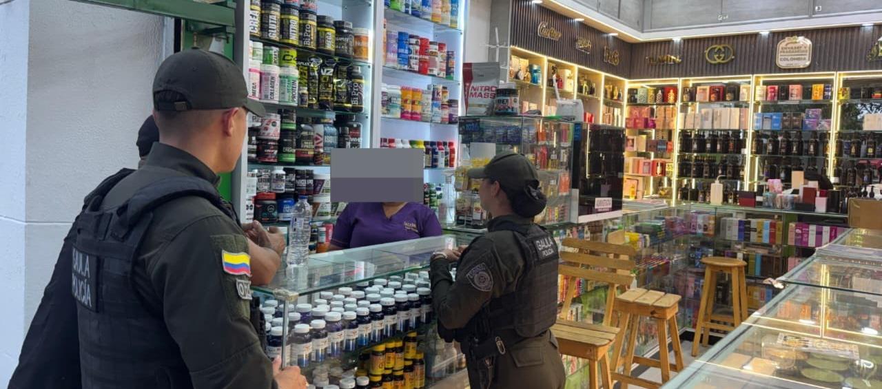 Unidades del Gaula en una campaña contra la extorsión en el comercio