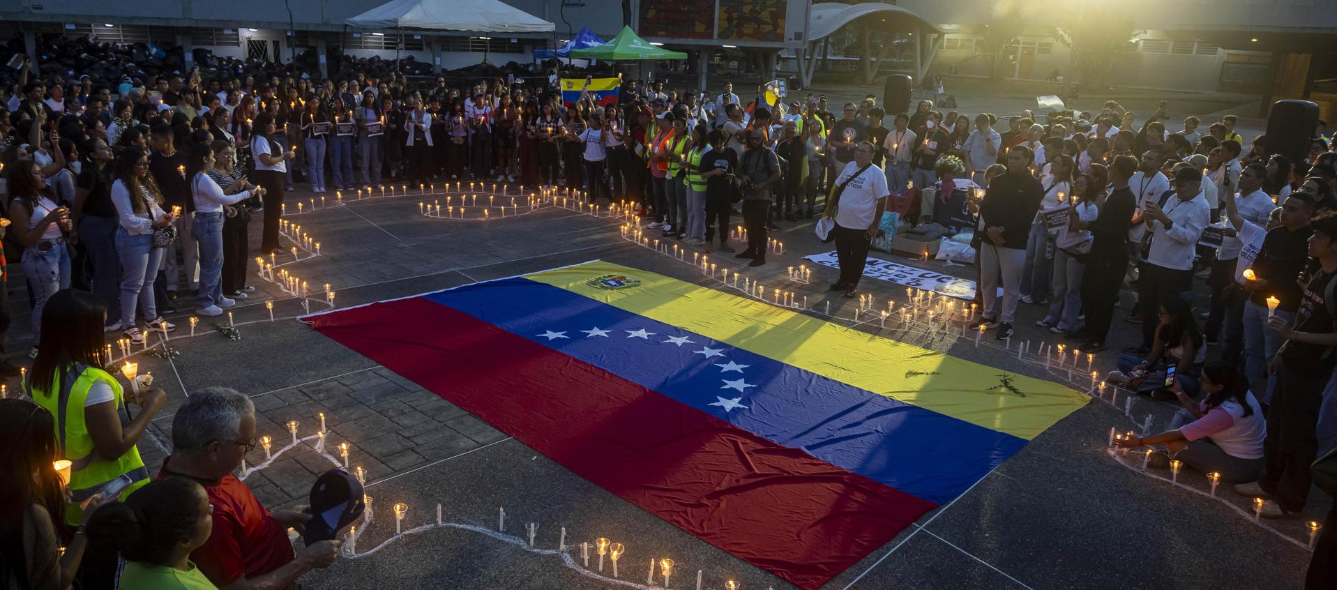 Vigilia realizada en honor a las víctimas el día anterior en Caracas. 