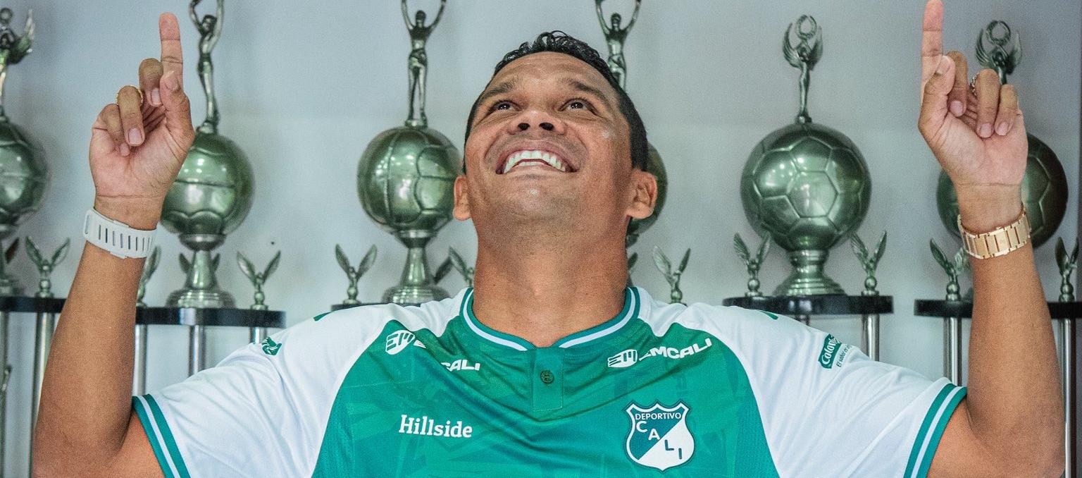 Carlos Bacca con la camiseta de su nuevo equipo. 