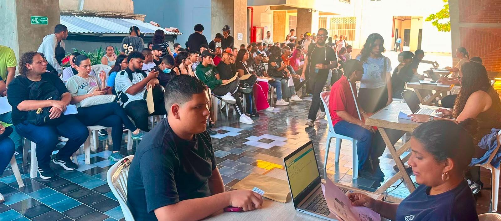Barranquilleros se presentan en la Fábrica de Cultura. 