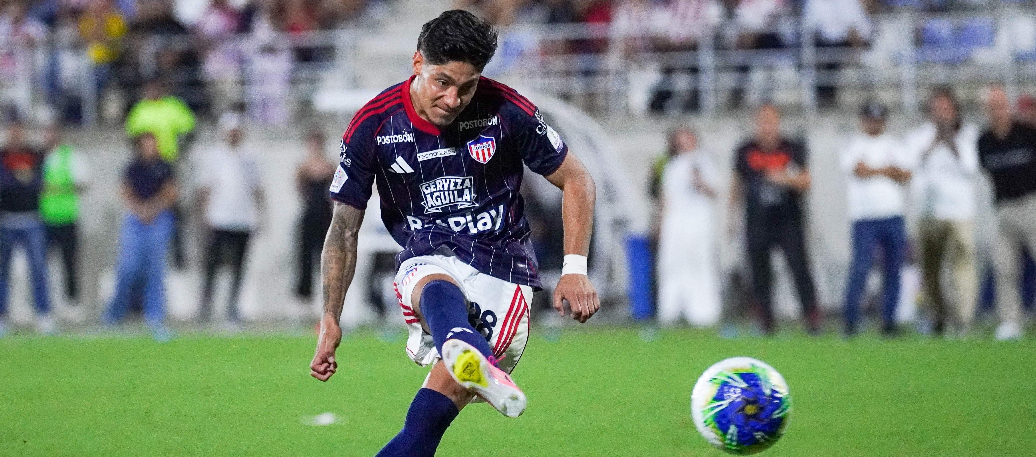 Bryan Castrillón marcó uno de los cobros de Junior en la tanda de penales ante el Barranquilla FC.