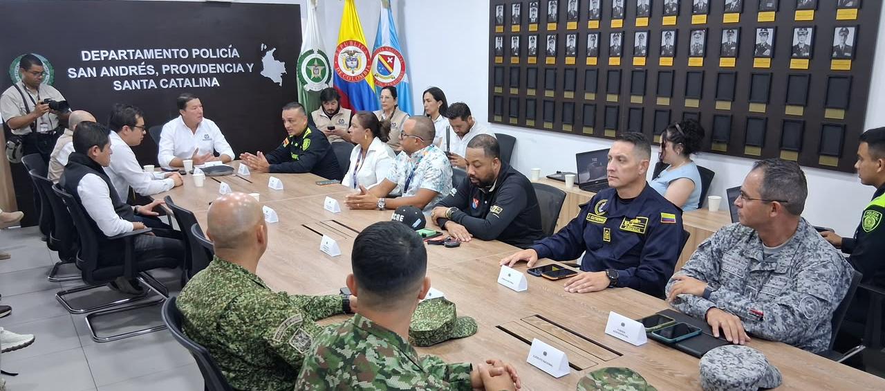 Puesto de Mando Unificado con las autoridades para vigilar elecciones atípicas en San Andrés. 
