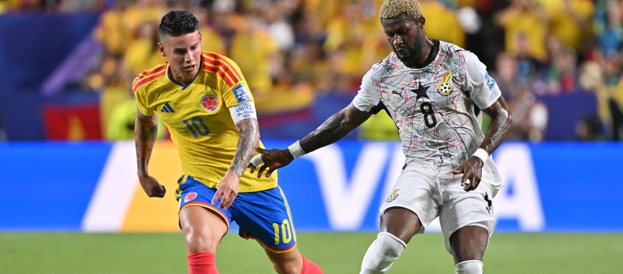 James Rodríguez persigue al ghanés Kwasi Sibo.