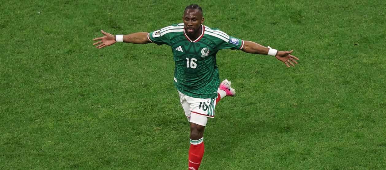 Julián Quiñones, delantero de origen colombiano que brilló con México en el pasado Mundial. 