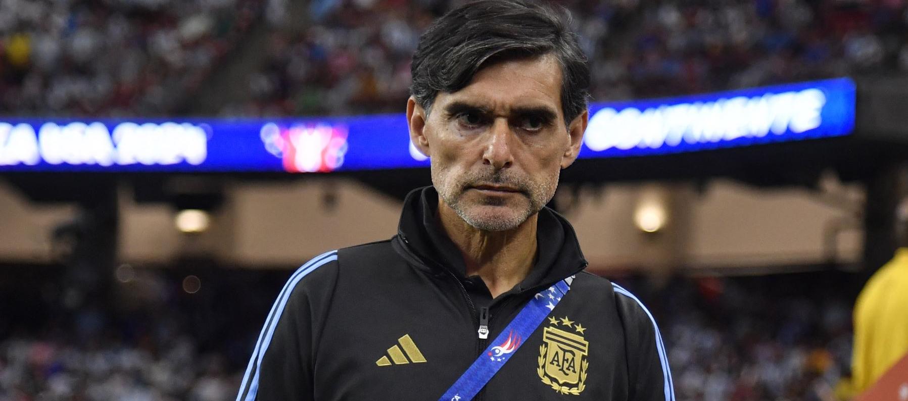 Roberto Ayala, ayudante de campo en la selección Argentina. 