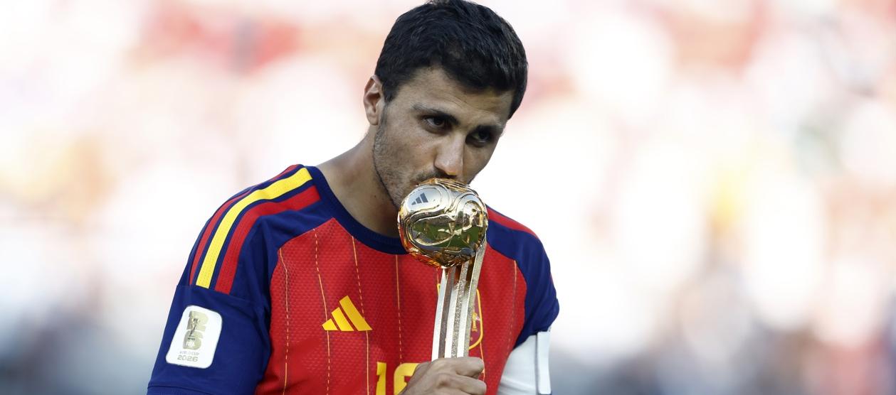 Rodrigo Hernández, capitán de España, fue escogido como el mejor jugador del Mundial. 