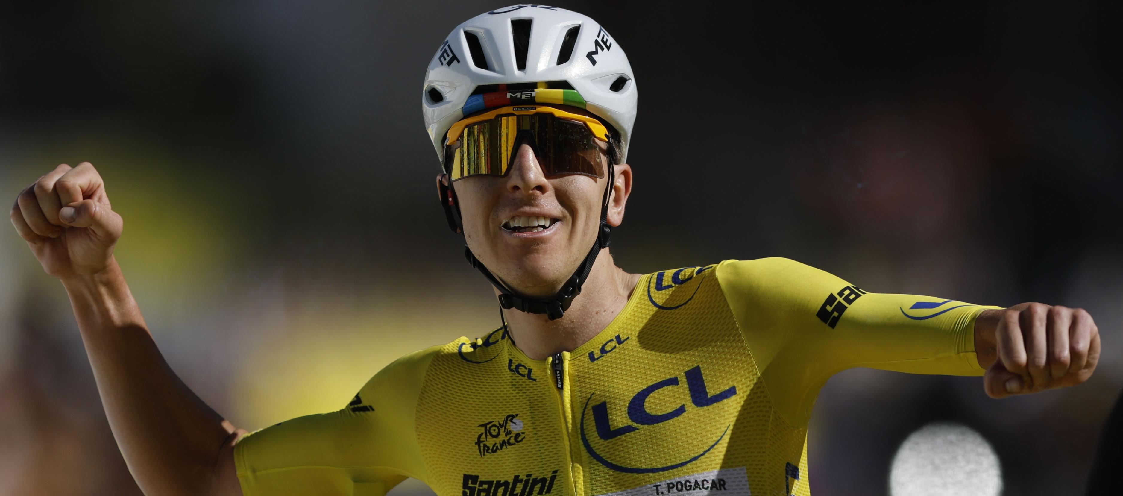Tadej Pogacar celebra tras ganar la etapa 18 del Tour de Francia.