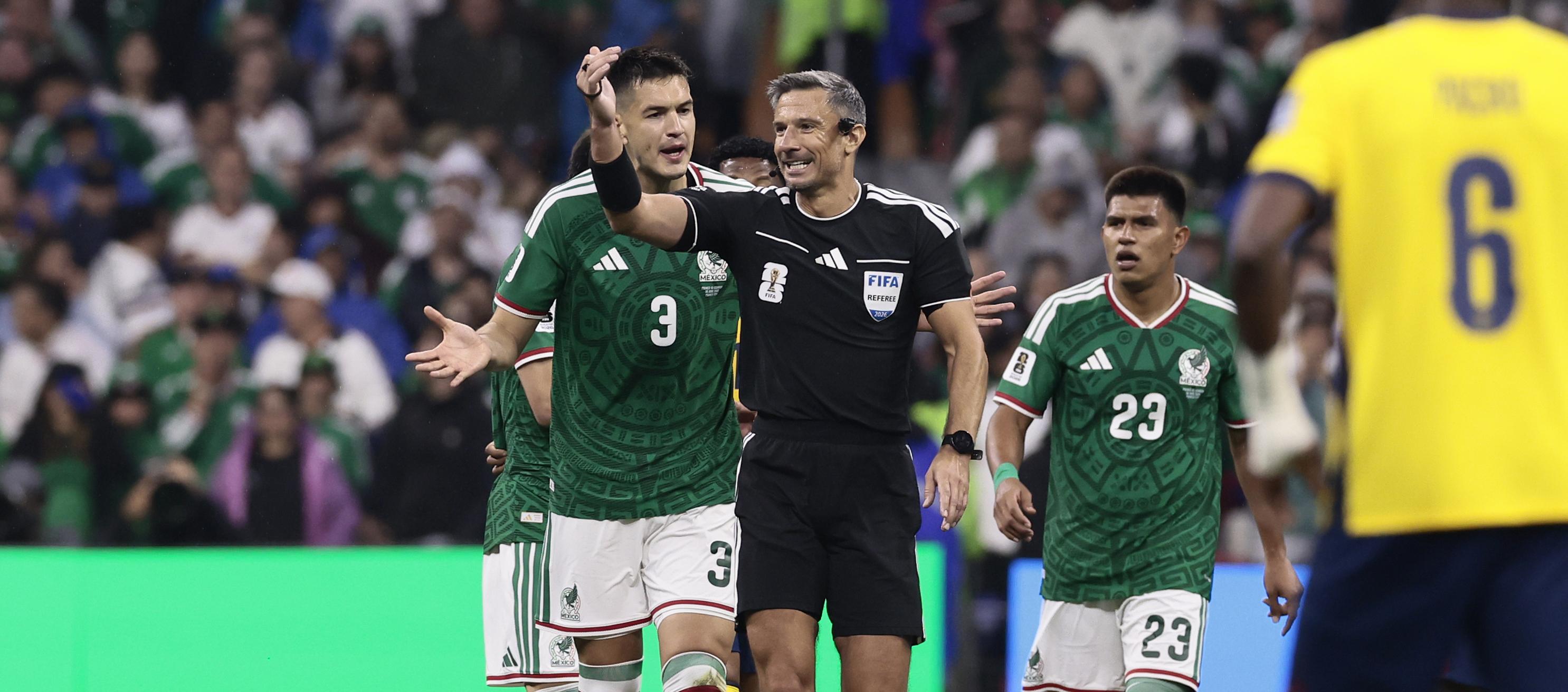 Slavko Vinčić durante el partido de México contra Ecuador, en dieciseisavos de final. 