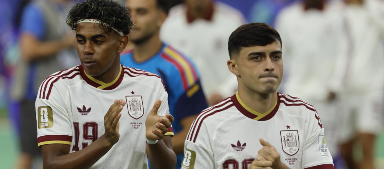 Lamine Yamal y Pedri, jugadores de la selección española. 