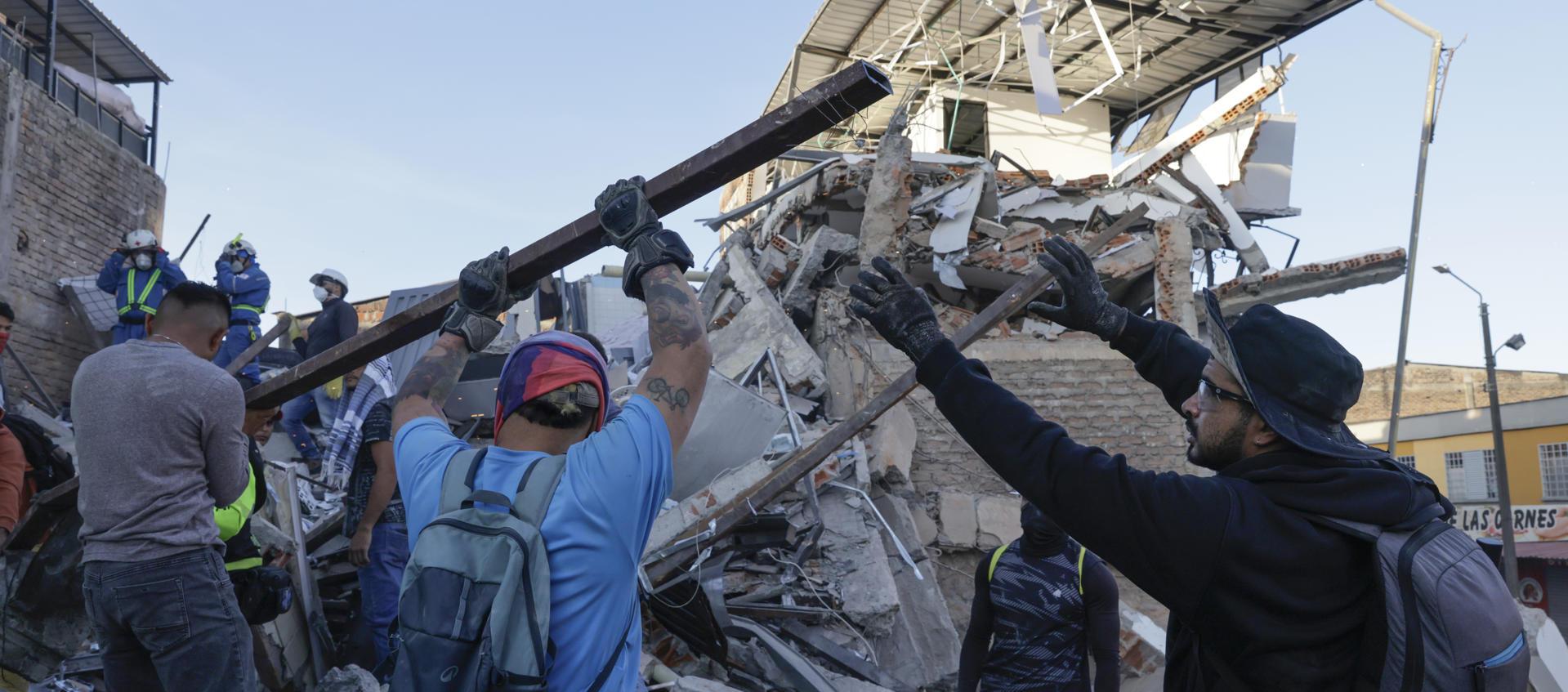 Terremoto de magnitud 7.4. 
