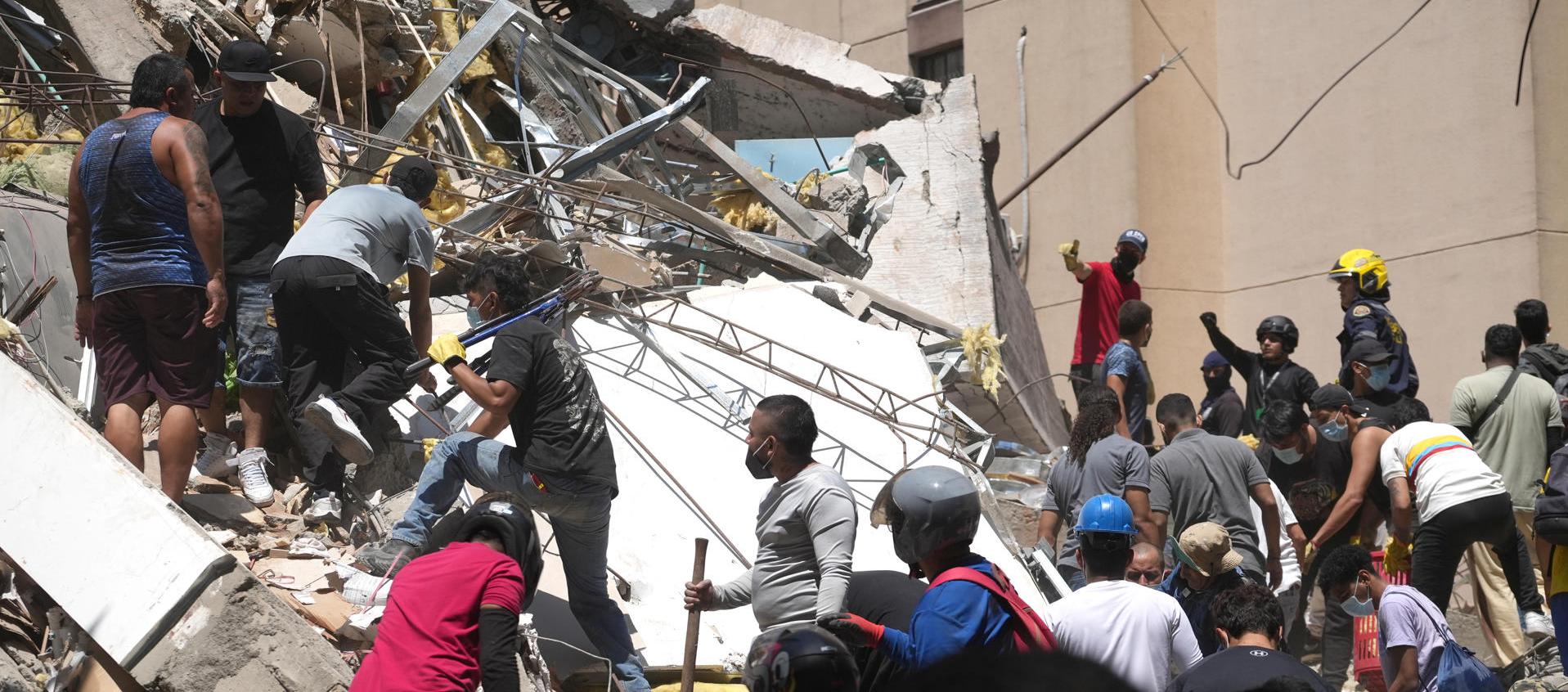 Edificio colapsado en la ciudad de Cali tras el terremoto del pasado lunes 10 de agosto. 