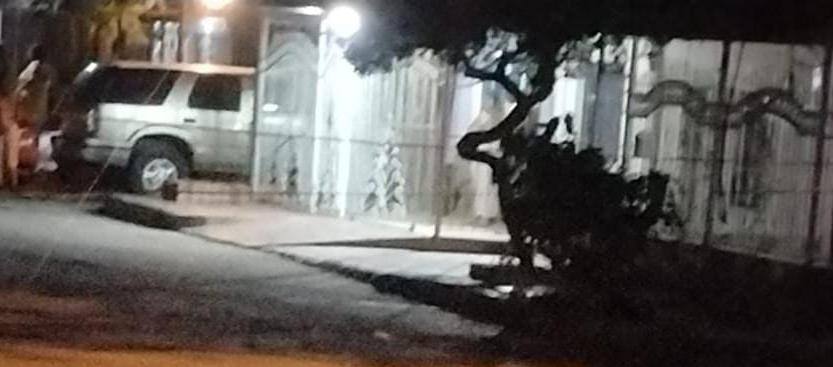 La víctima quedó muerta en el lugar donde le dispararon. 