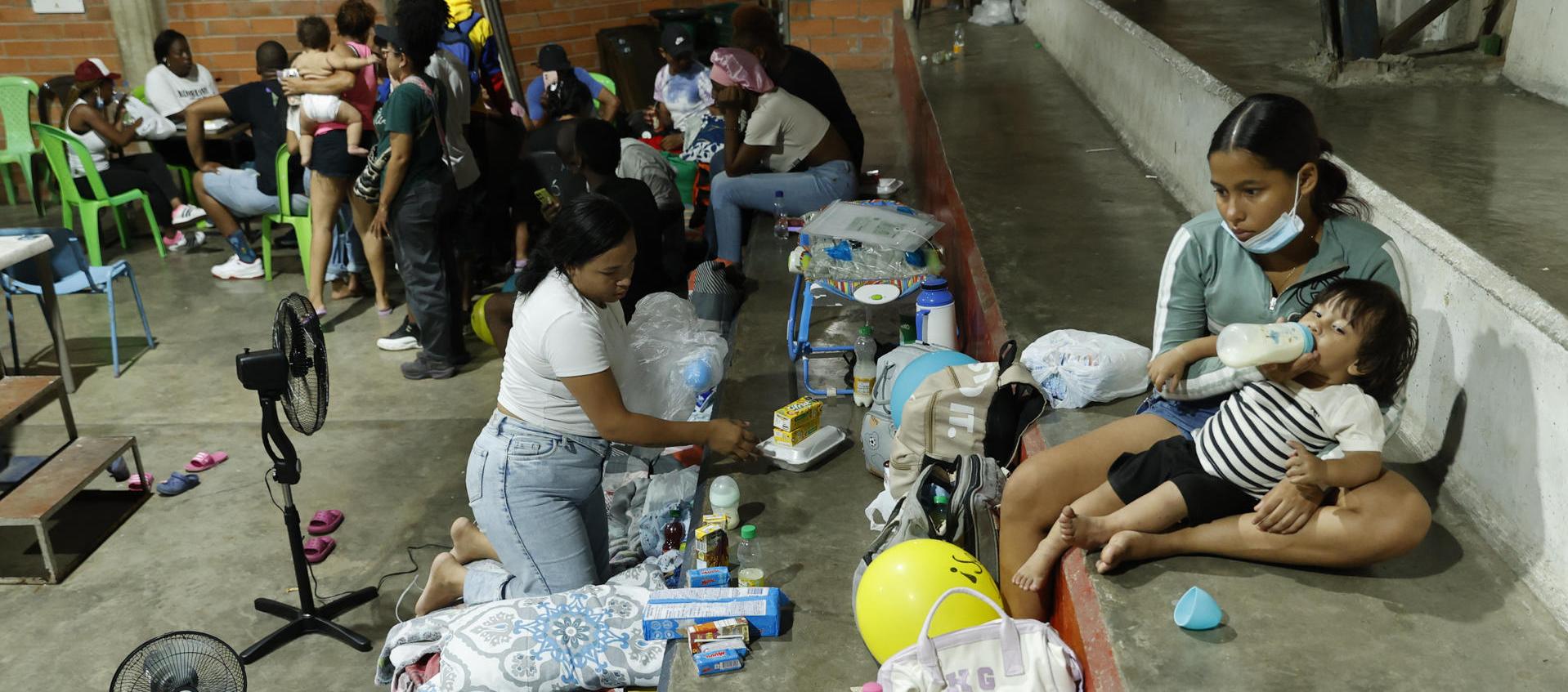 Damnificados por el terremoto en un albergue en Quibdó.
