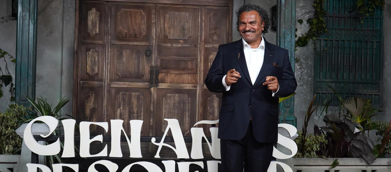 El actor Diego Vásquez posa durante la alfombra roja de la serie de Netflix 'Cien Años de Soledad'.