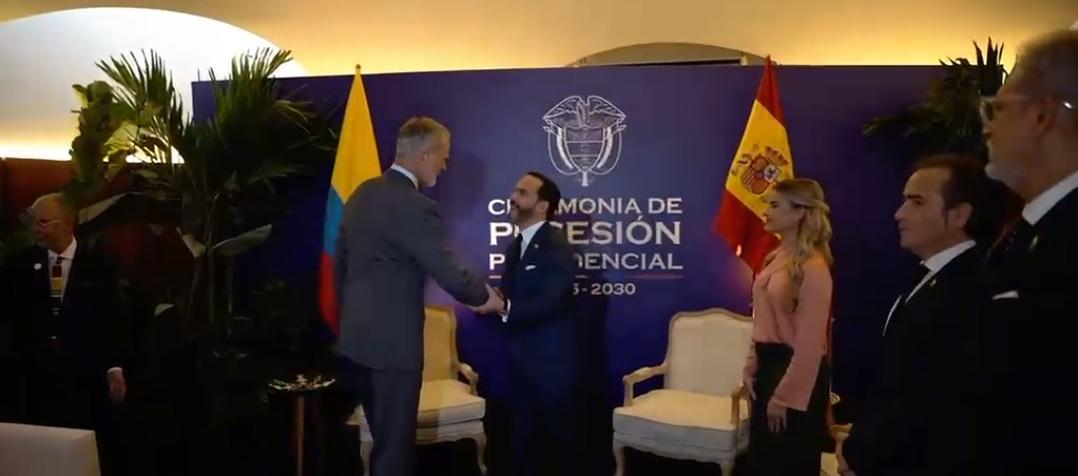 El Rey Felipe VI saluda a Abelardo De La Espriella