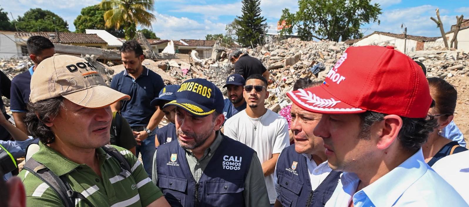 El alcalde de Cali en un recorrido por la zona afectada por el terremoto