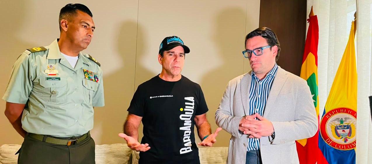 El director, el Alcalde y el MinJusticia