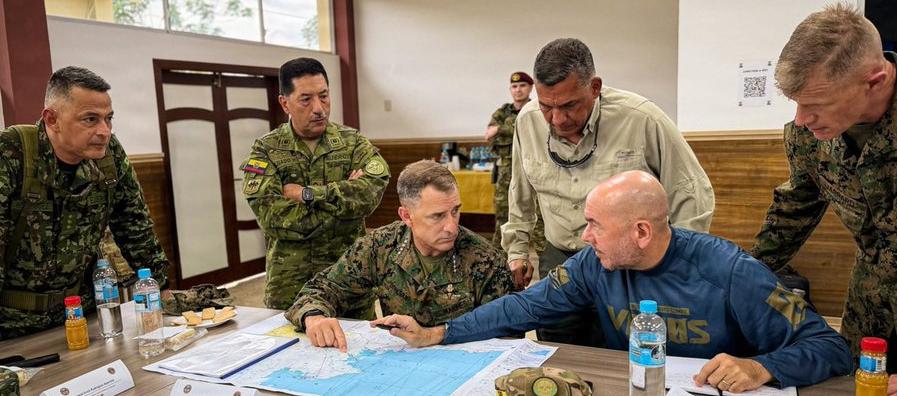 El jefe del Comando Sur de Estados Unidos (Southcom), Francis Donovan, de visita en Colombia