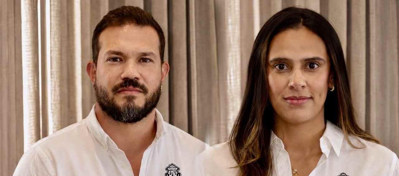 El secretario de Cultura, Johnny Insignares, y la jefe de Oficina de Turismo, Erika Grau.