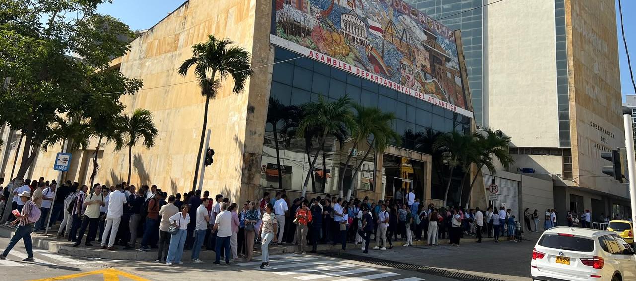 Edificio de la Gobernación del Atlántico fue evacuado por prevención. 