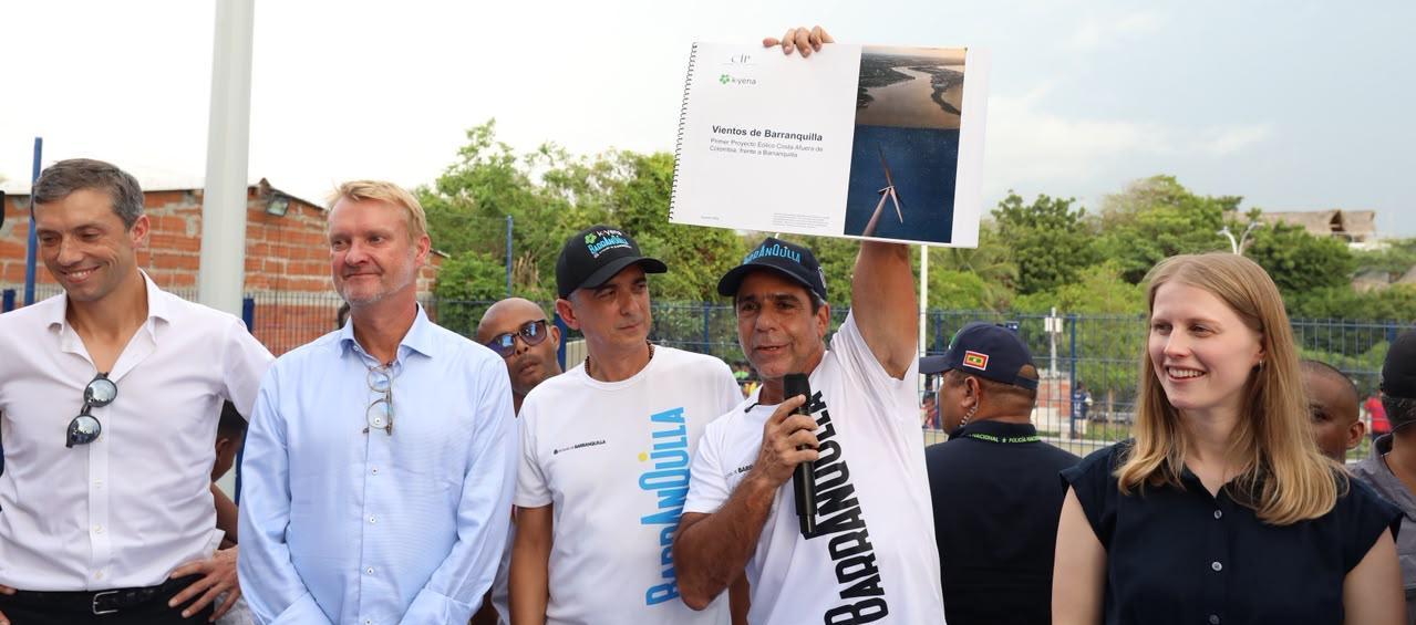 Firma de la alianza para iniciar el proyecto 'Vientos de Barranquilla'.