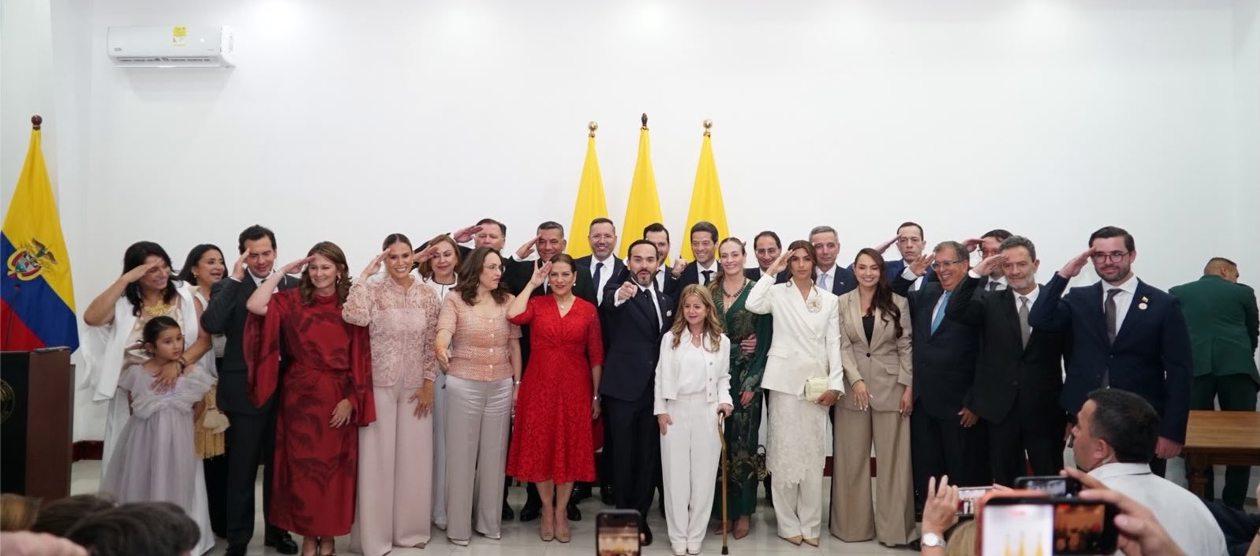 El Presidente Abelardo De La Espriella y su gabinete.