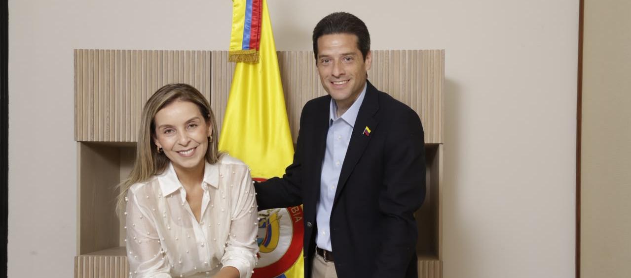  Mónica Moreno, gerente de iNNpulsa Colombia, y Mauricio Gómez, ministro de Comercio, Industria y Turismo.