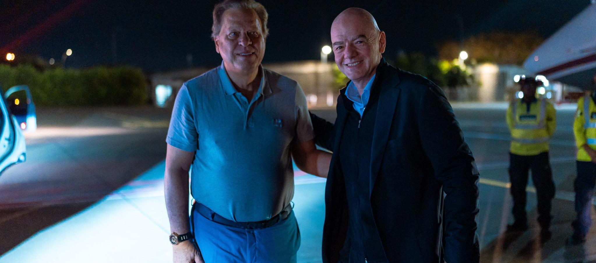 El presidente de la FCF, Ramón Jesurun y el presidente de la FIFA, Gianni Infantino.