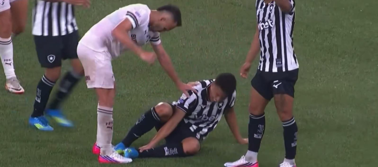 Jordan Barrera después de lesionarse.