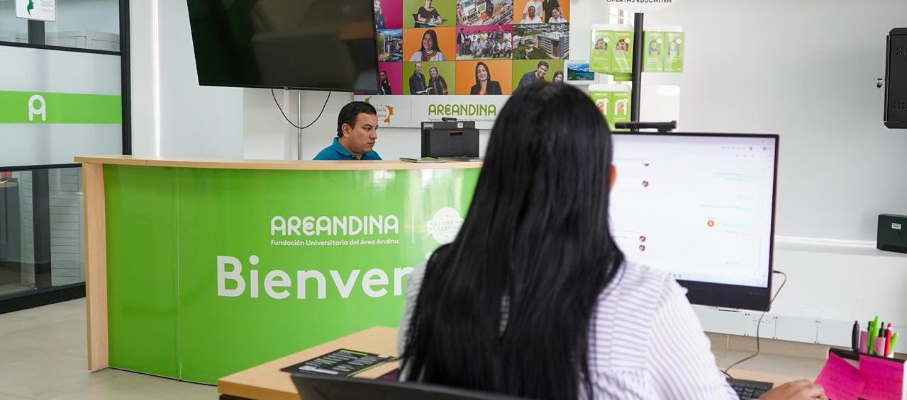Esta modalidad virtual permite trabajar y estudiar simultáneamente.