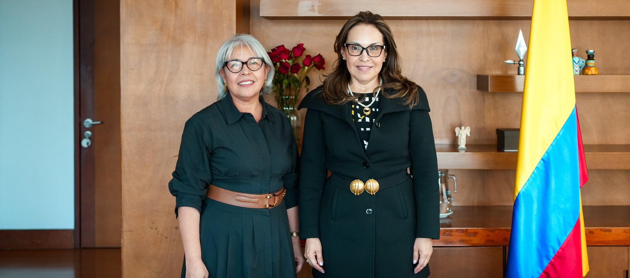 La viceministra Gledy María Foliaco y la ministra de Educación Viviane Morales.