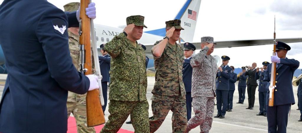 Llegada de Francis Donovan, jefe de Comando Sur de EE.UU., a Bogotá