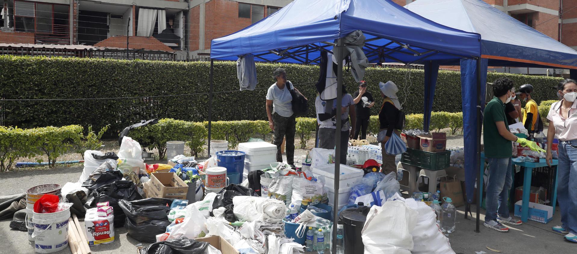 Centro de acopio con donaciones para los damnificados por el terremoto